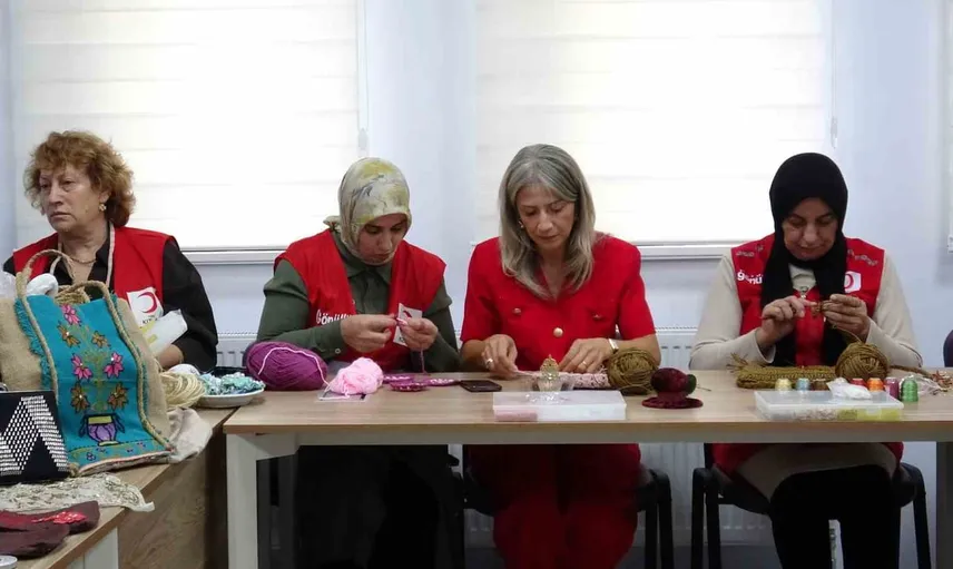 Kadın atölyesinden çıkan el emeği ürünler aşevi için sıcak yemeğe dönüşecek