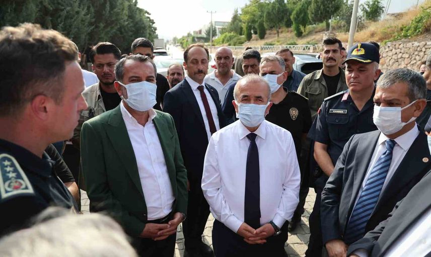 Vali sahada: Elazığ'daki Megaboard fabrikası yangınında 5 işçi hafif yaralandı