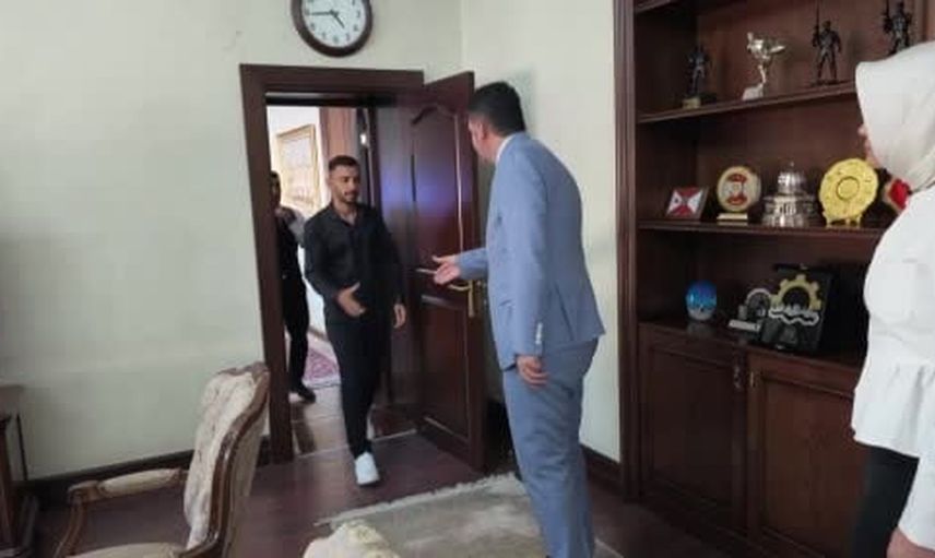 Vali Kalaylı'dan tarihi kalede bayrağı onaran gence teşekkür ziyareti