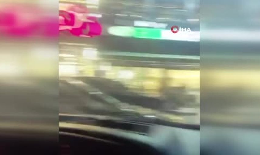 Sarıyer'de seyir halindeki araca saldırı: kadının ve çocuğun korku dolu anları kamerada
