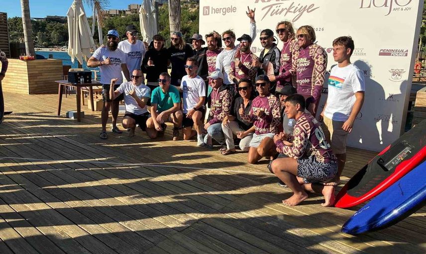 Bodrum’un maviliklerinde e‑foil sporcuları deniz uçağıyla yarıştı