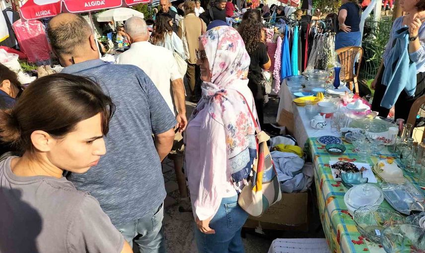 Köyceğiz'de ekim ayının son pazarında ikinci el pazarı yoğun ilgi gördü