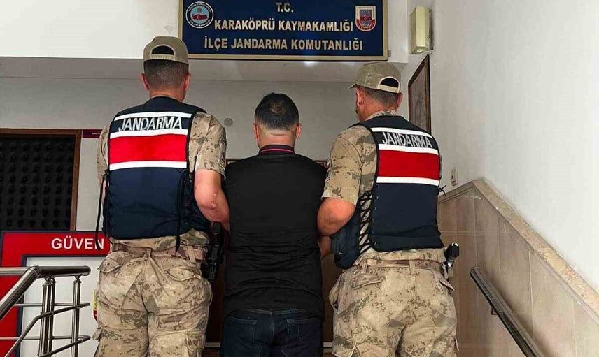 Karaköprü'de aranan dolandırıcı jandarmadan kaçamadı