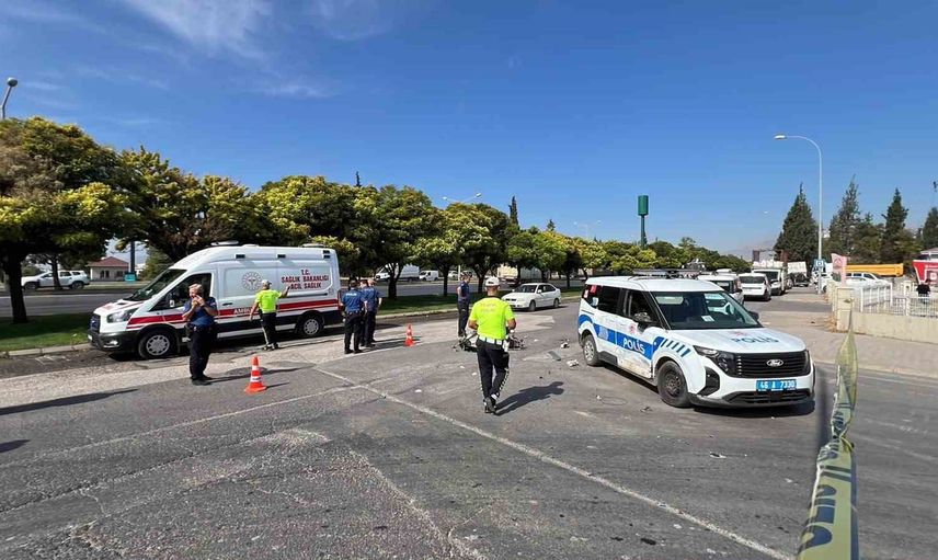 Karacasu'da motosiklet ekip aracına çarptı: iki yaralı