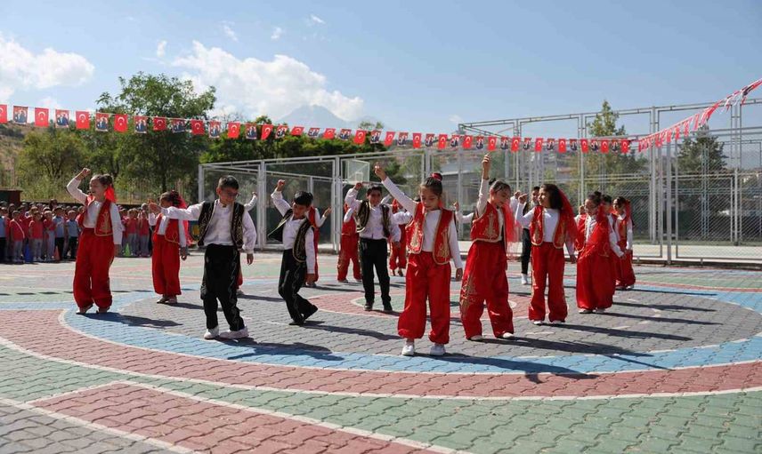 Başkan Özdoğan'dan öğrencilere başlangıç mesajı: teknoloji, spor ve başarı
