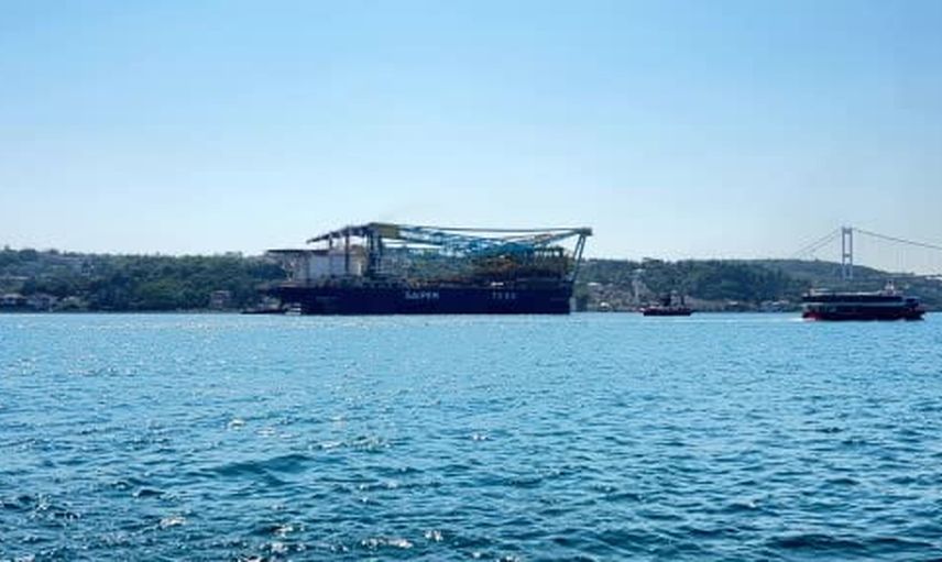 Dev vinç gemisi Saipem 7000 boğaz geçişiyle İstanbul kıyılarına ulaştı