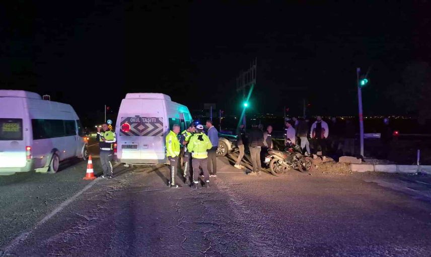 Adıyaman'da kavşakta çarpışma: 12 kişi yaralandı