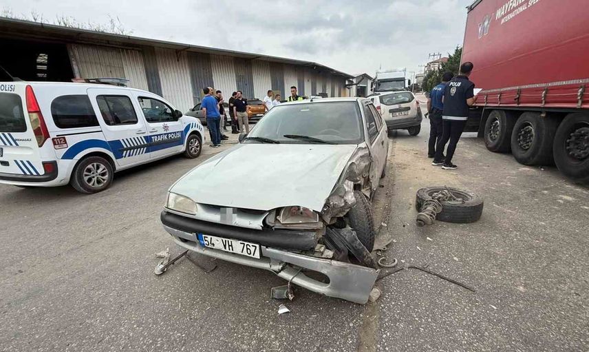 Güvenlik kamerasına yansıyan çarpışma kaynarca'da iki kişiyi hafif yaraladı