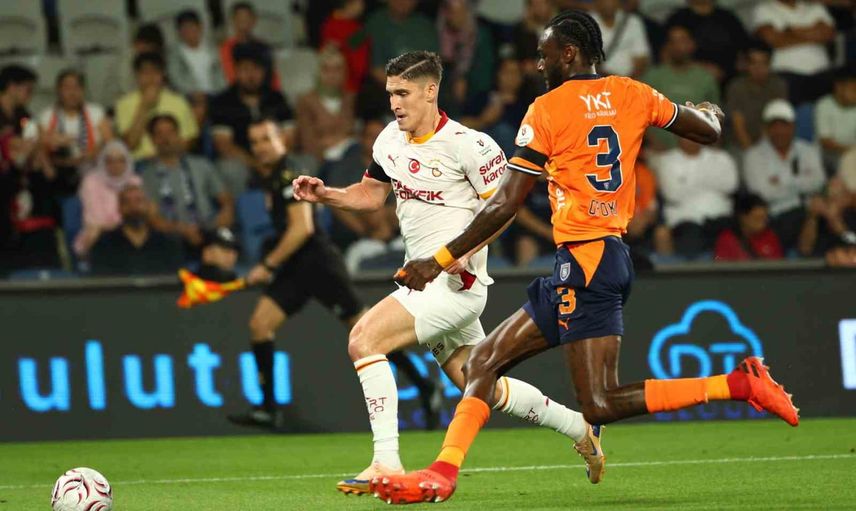 galatasaray ilk yarıda osimhen'in VAR golüyle öne geçti