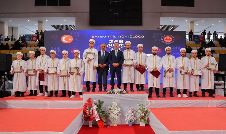 Bayburt'ta 246 genç hafızlığa icazet aldı