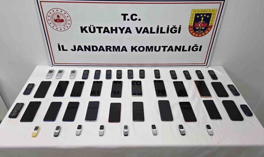Simav'da üç operasyonla 1,6 milyon tl değerinde 45 kaçak telefon yakalandı