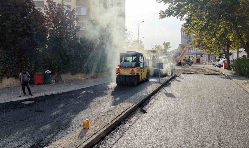 talas bahçelievler’de 3 caddeye 750 ton sıcak asfalt serildi