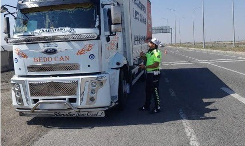 Kars'ta karayollarında sıkı denetim: yolcu ve yük taşıyan araçlar kontrol altında