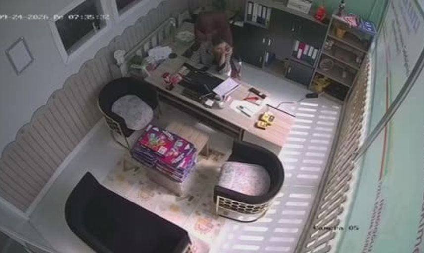 Deprem anında öğretmenlerin soğukkanlı müdahalesi: kreşte çocuklar kucaklarda tahliye edildi