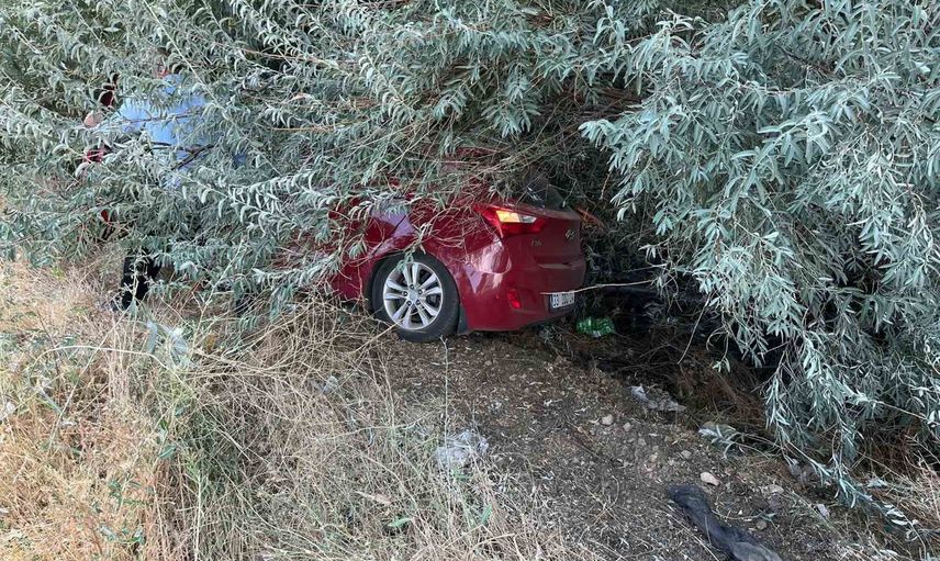 Şarampole devrilen otomobil Malatya-Adıyaman karayolunda bir yolcunun hafif yaralanmasına neden oldu