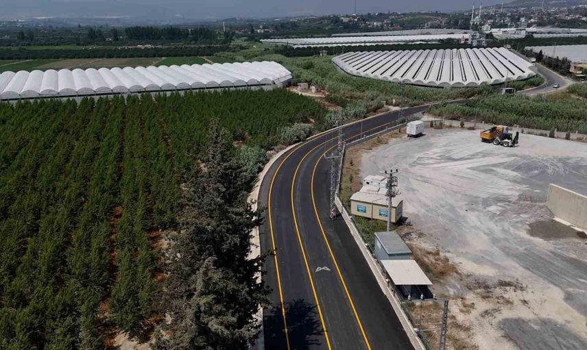 Sanayiye ve çiftçiye nefes: Mersin'de 2 bin 800 metrelik yol sıcak asfaltla yenilendi
