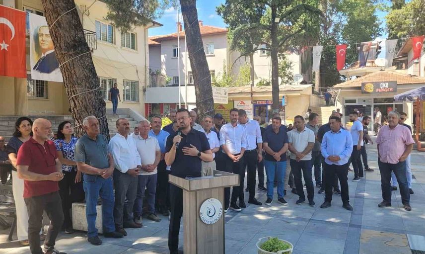 Çal’da üzüm krizi: üreticinin geleceği kooperatifleşmede arandı