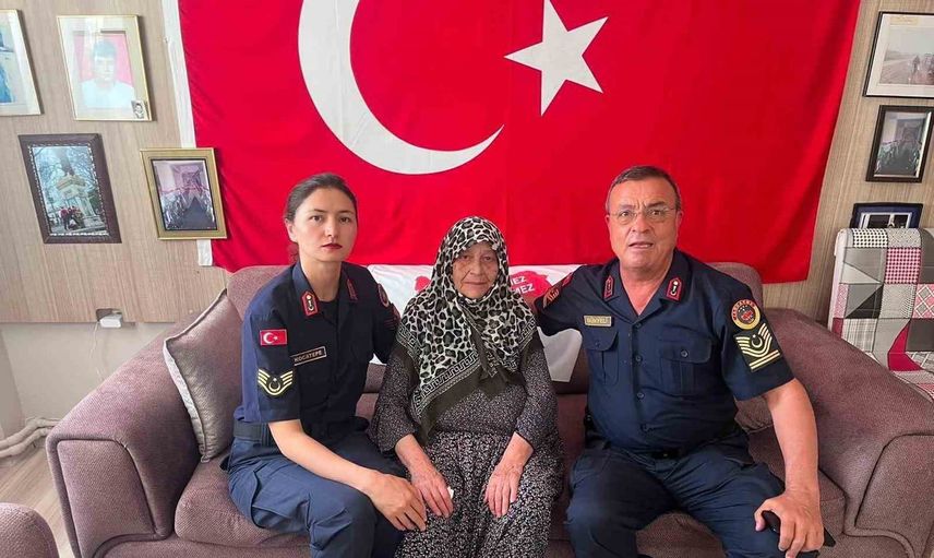 Söğüt’te jandarma şehit annesini yalnız bırakmadı