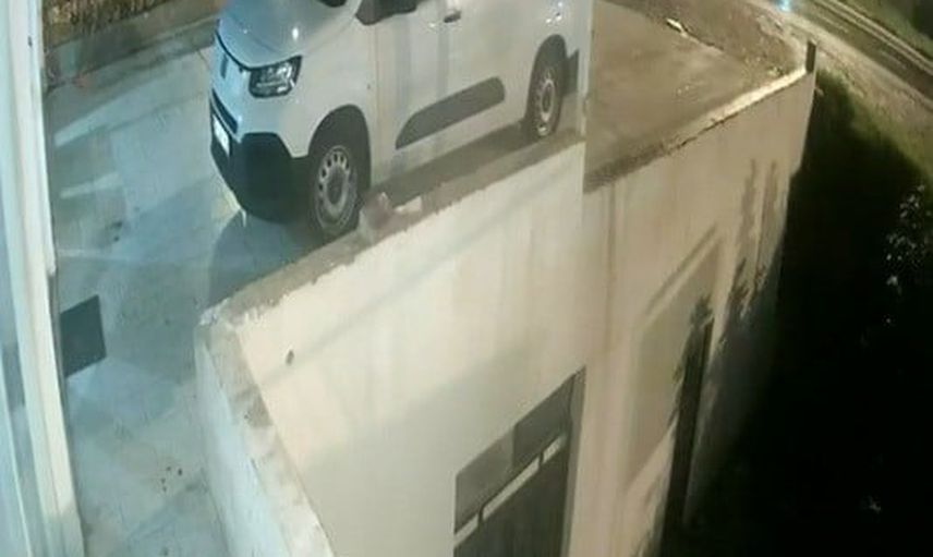 Refüjü aşan kamyonun yol açtığı kaza Manavgat'ta trafiği durdurdu