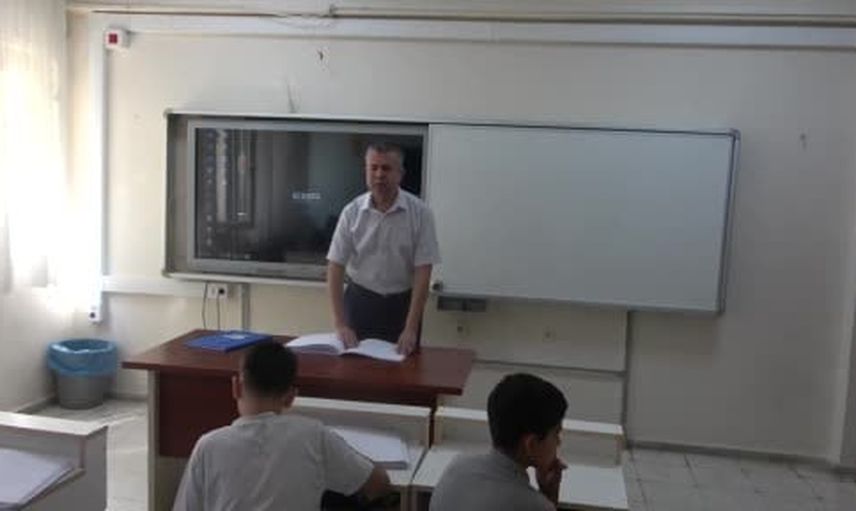Gönül gözüyle yol gösteren öğretmen Adana'da görme engelli öğrencilere umut oluyor