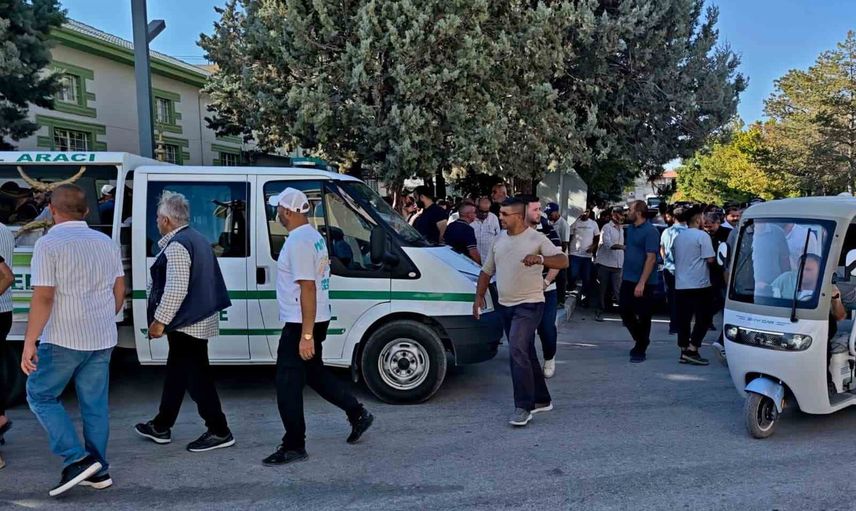 Kuyu temizliği sırasında elektrik akımına kapılan Metehan Temel Sultanhanı'nda toprağa verildi