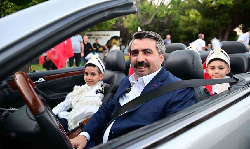 Miniklere unutulmaz gün: Yıldırım'da 700 çocuğa sünnet şöleni