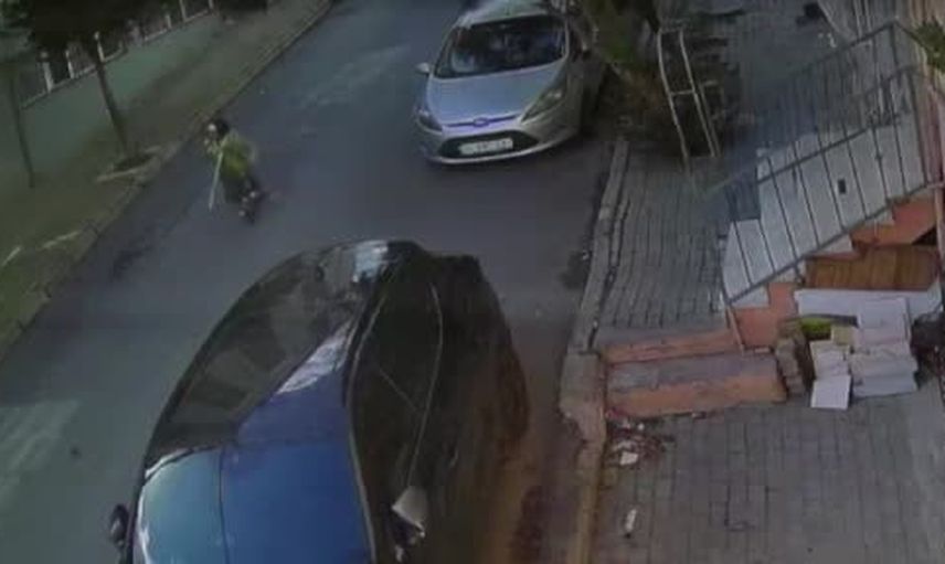 Avcılar'da geri manevra sırasında kamyonetin altında kalarak hayatını kaybeden kadın