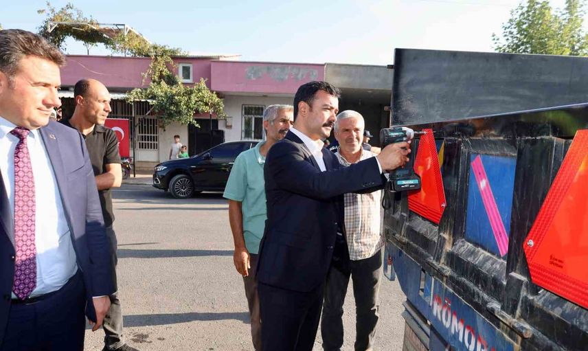 Kahta'da traktörler gece daha görünür olacak: çiftçilere 800 reflektör dağıtıldı