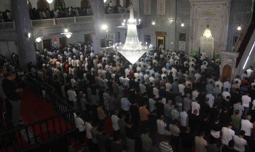 Şanlıurfa'da tarihî camilerde kandil birlikteliği