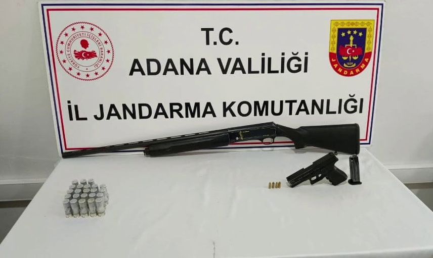 Ceyhan'da çok adresli operasyonda ruhsatsız silahlar ele geçirildi, 4 kişi gözaltında