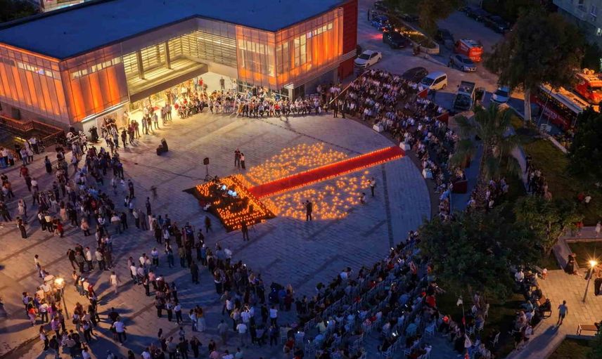 Kleopatra Meydanı'nda tarih perdeye yansıyacak: Atatürk filmi açık hava sinemasını başlatıyor
