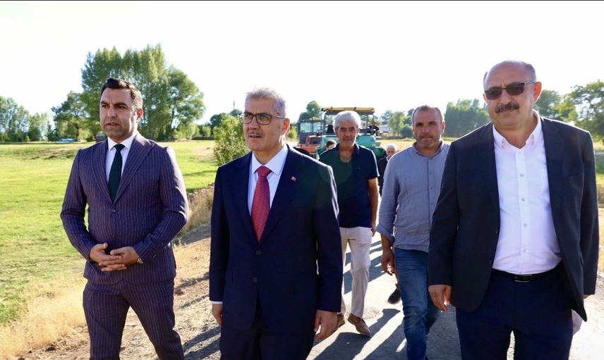 Kırsal ulaşımı güçlendirme hamlesi: Karlıova'da BSK asfaltıyla yol konforu artıyor