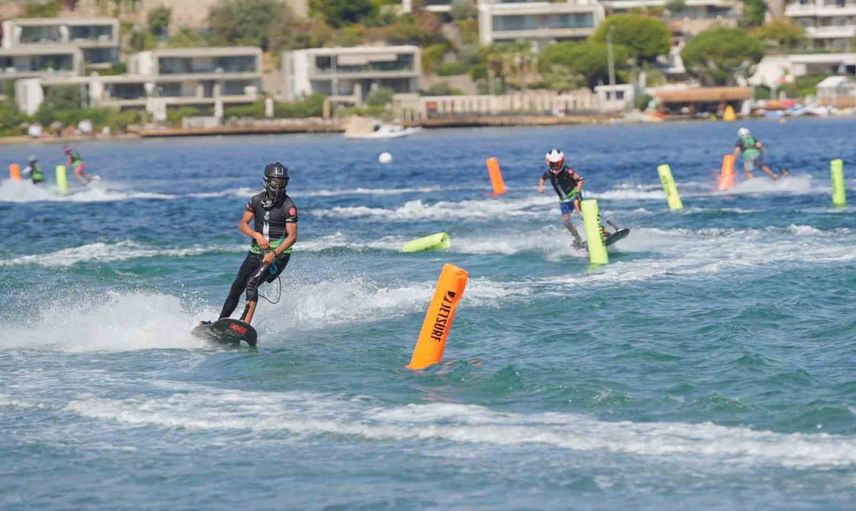 Bodrum'da dalgalar üzerinde hız ve rekabet: su jeti ve motosurf şampiyonası