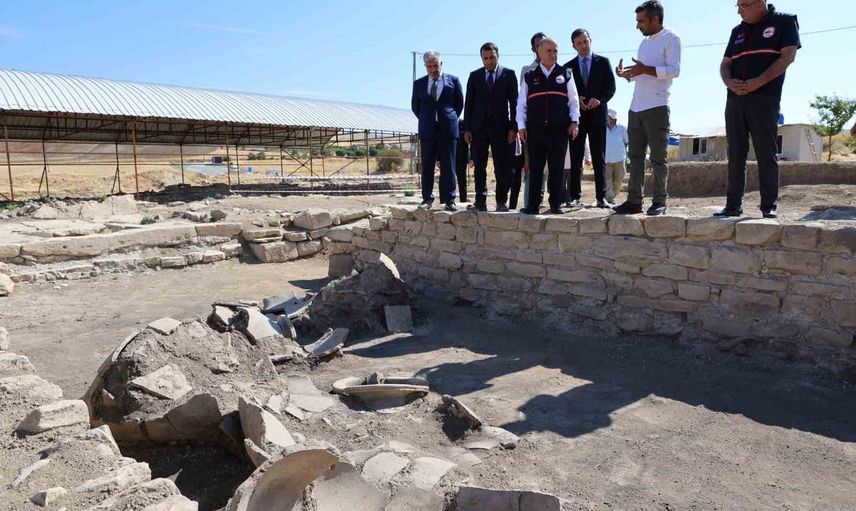 Tarlada bulunan mozaik Salkaya'da geniş bir Roma villa yerleşimini gün yüzüne çıkardı