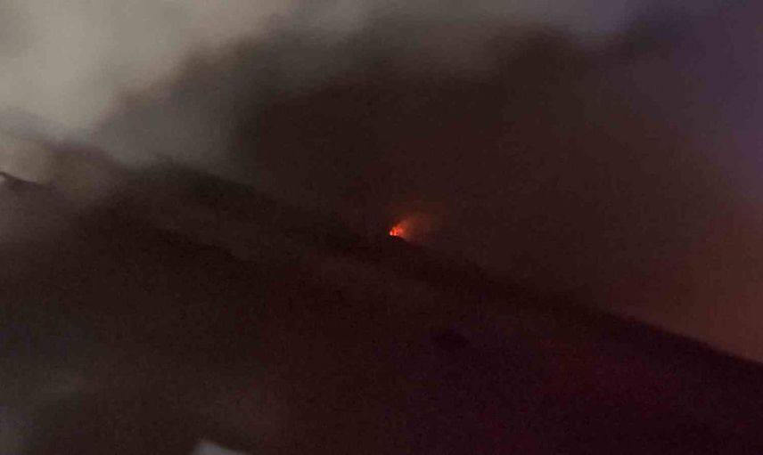 Suncuk'ta iki katlı ahşap evde çıkan yangın itfaiyenin müdahalesiyle büyümeden söndürüldü