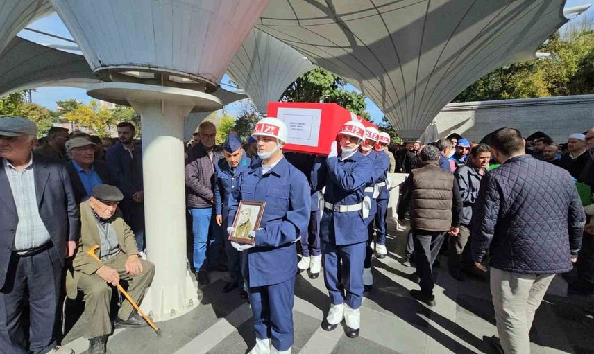 Kayseri'de Kıbrıs gazisine veda: askeri törenle son görev