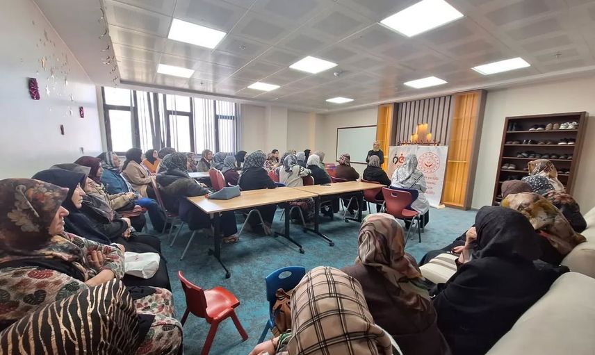 Kütahya'da kursiyerlere yaşam planı ve teknoloji bilinci eğitimi