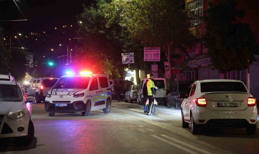 Kozan’da husumet nedeniyle tekel bayisine ateş açıldı, iki kişi yaralandı