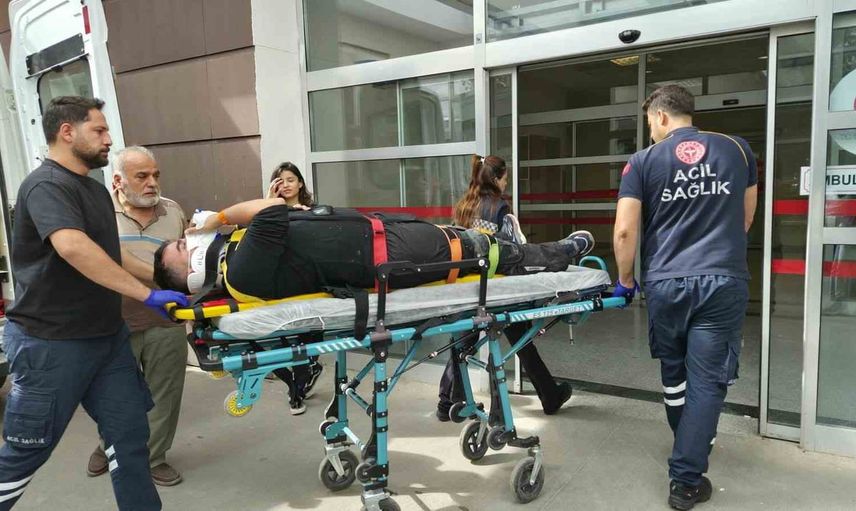 Adıyaman-Çelikhan yolunda motosiklet devrildi: sürücü hastaneye kaldırıldı