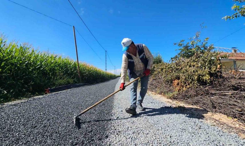 Kadıçayırı mahallesine 4 kilometrelik ikinci kat sathi asfalt yapıldı