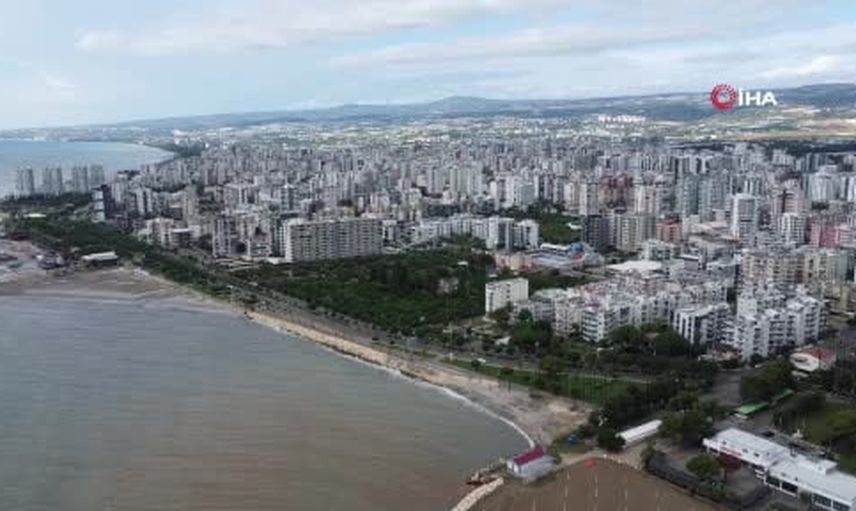 Erdemli'yi göle çeviren yağış, vidanjörlerle tahliye çalışması sürüyor