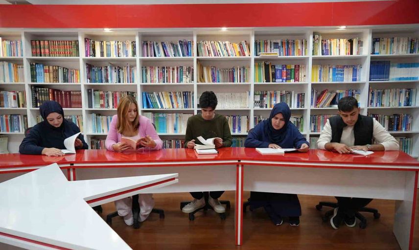 Yıllar sonra başlayan üniversite serüveni: oğluyla aynı sıralarda