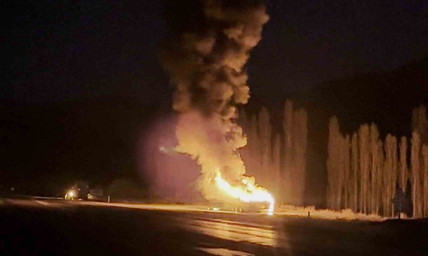 Park halindeki tır dorsesi Erzurum Oltu'da alev topuna döndü