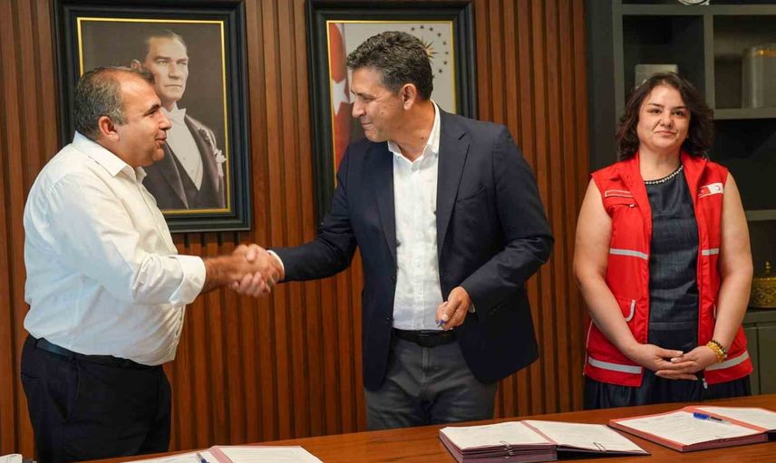 Kırtasiye ve kıyafetle okula adım: Kozan’da 500 öğrenciye destek
