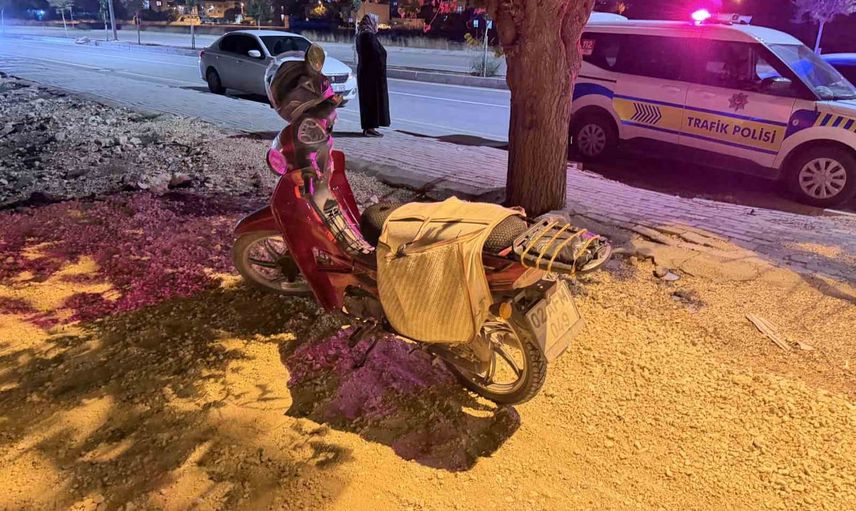 Adıyaman'da taziye evi yakınında kaza: motosiklet sürücüsü ve yolcu yaralandı