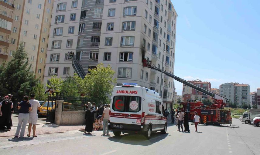 Kocasinan'da merdivenle kurtarma: 9 katlı binadaki yangında 3 kişi tahliye edildi