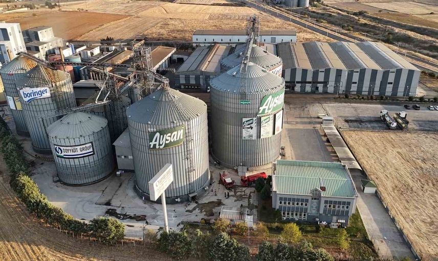 Edirne'de ayçiçeği silosunda başlayan yangın fabrikayı alarma geçirdi