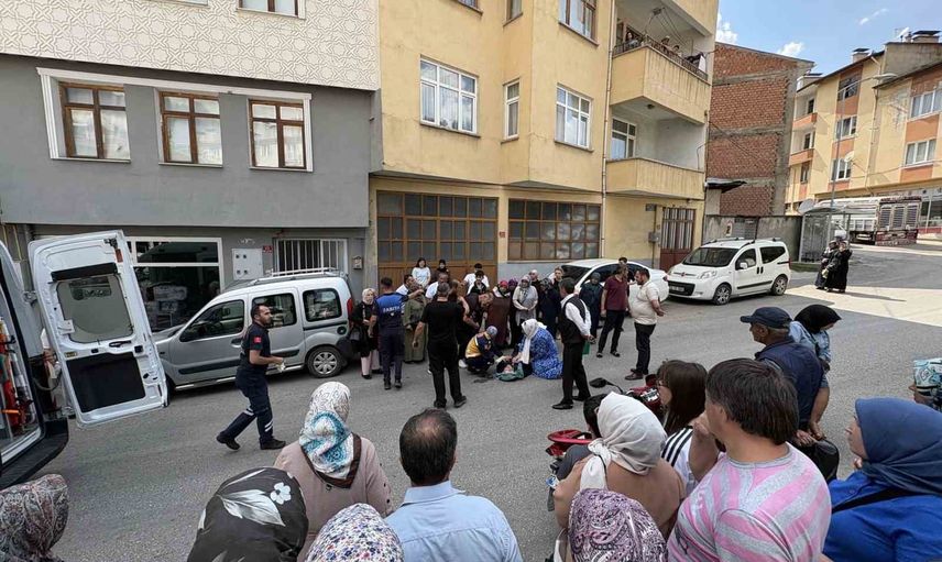 Karşıya geçmeye çalışırken çarpışma: Tosya'da motosikletle yaya çarpıştı