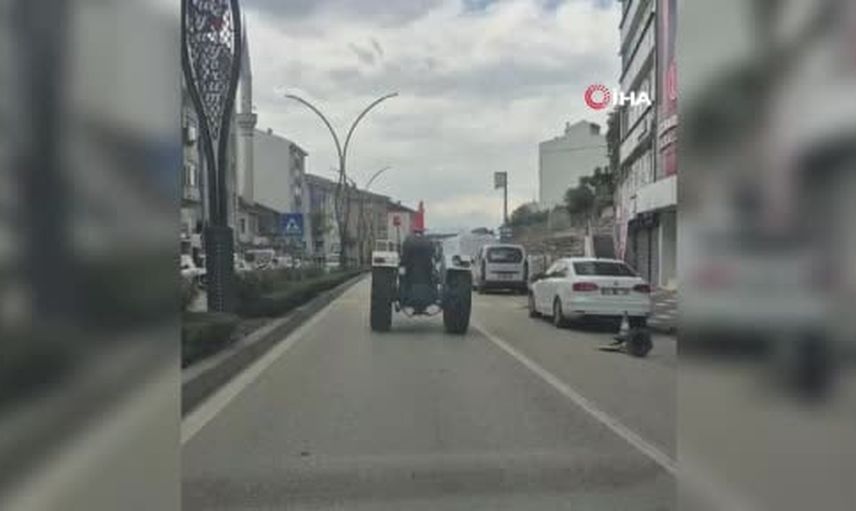Başına duba takıp caddede traktör sürdü