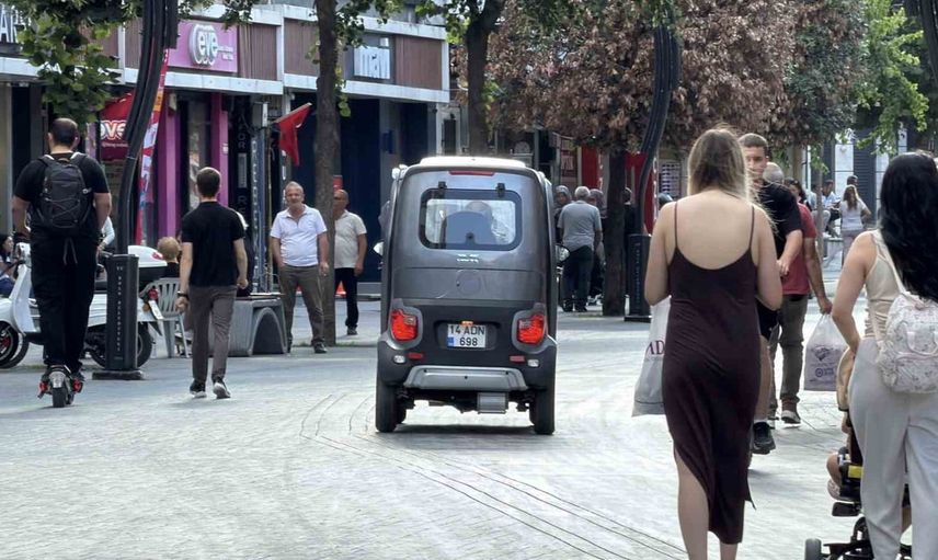 İzzet Baysal Caddesi'nde yaya alanı mı, motor yolu mu?